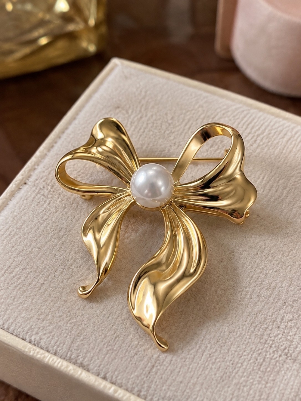 Elegant Gold Bow Pearl Brooch – Women Jewelry